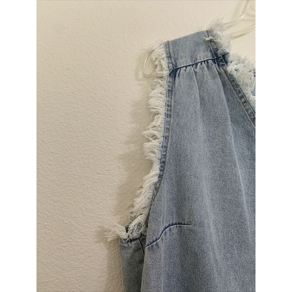 Umgee, Light Blue Denim Blouse, Sleeveless, NWT, Size Medium - Picture 2 of 6